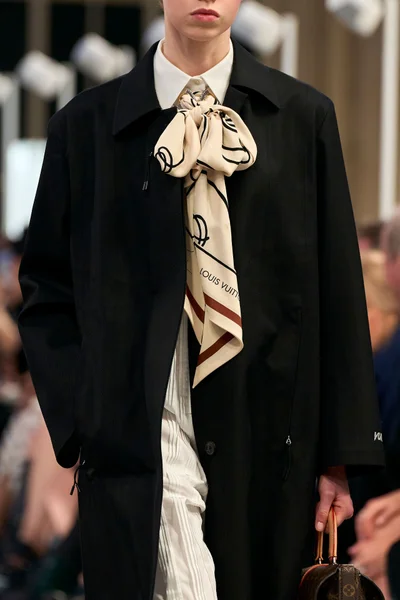 Look 93